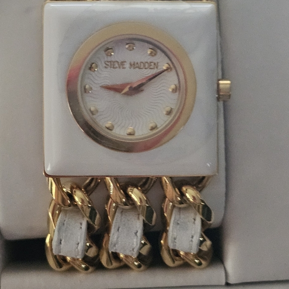 Steve Madden Women's Gold and White Chain Watch - Picture 3 of 9